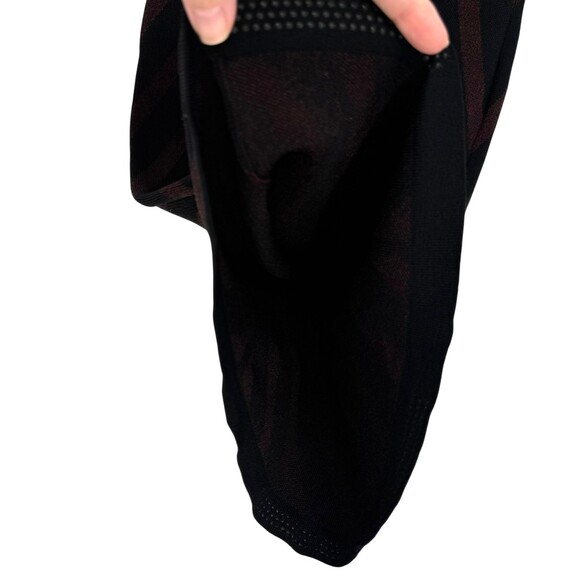 Max Studio Chevron Print Bodycon Dress Size XS Black Red V-Neck Sleeveless Knit - Picture 10 of 11